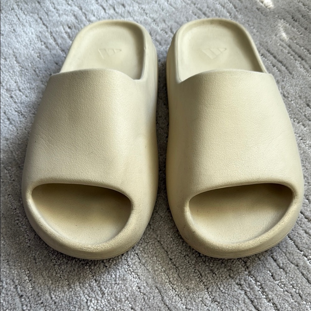 Yeezy Bone Slide Sandals